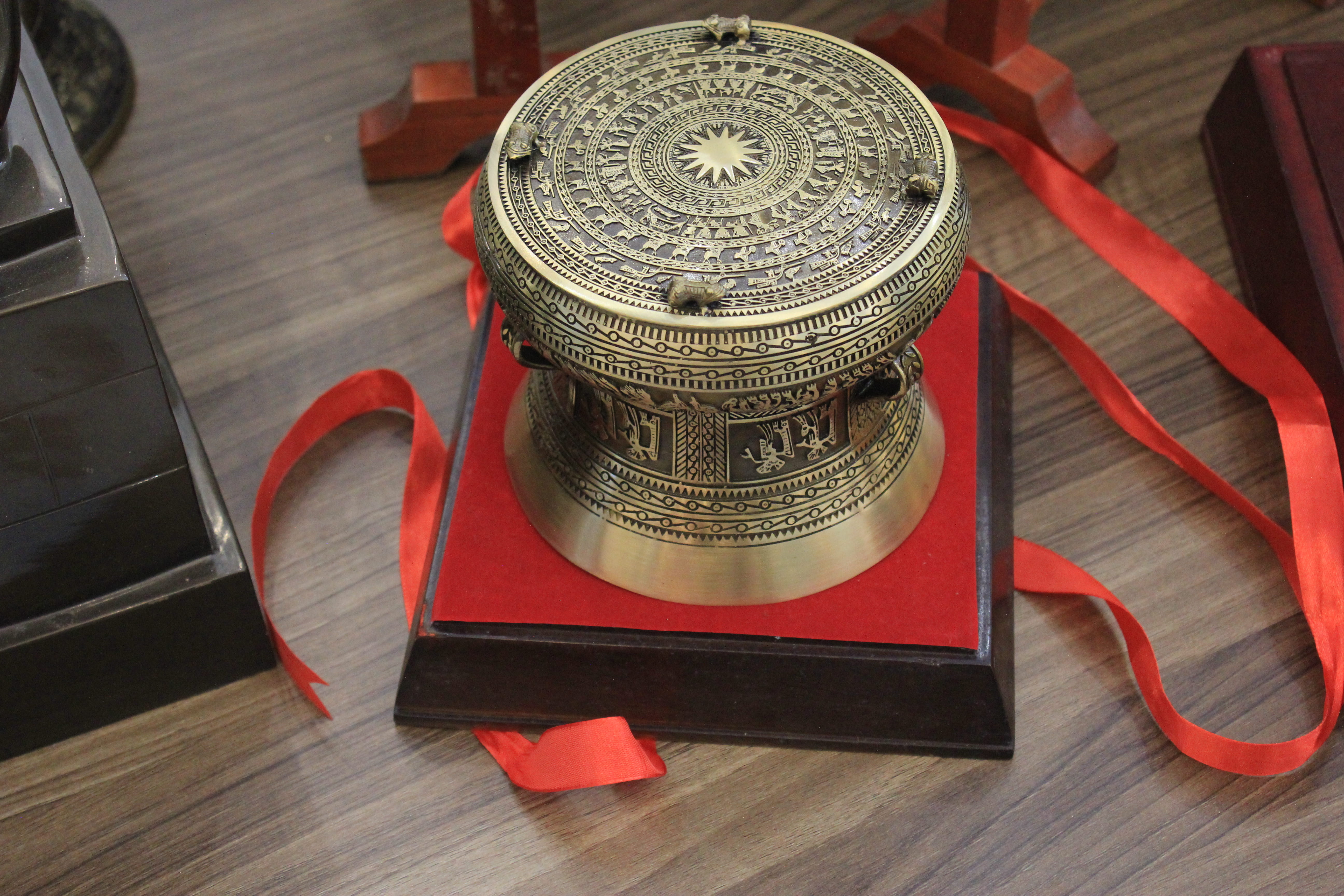 Quả trống đồng lưu niệm 20 cm